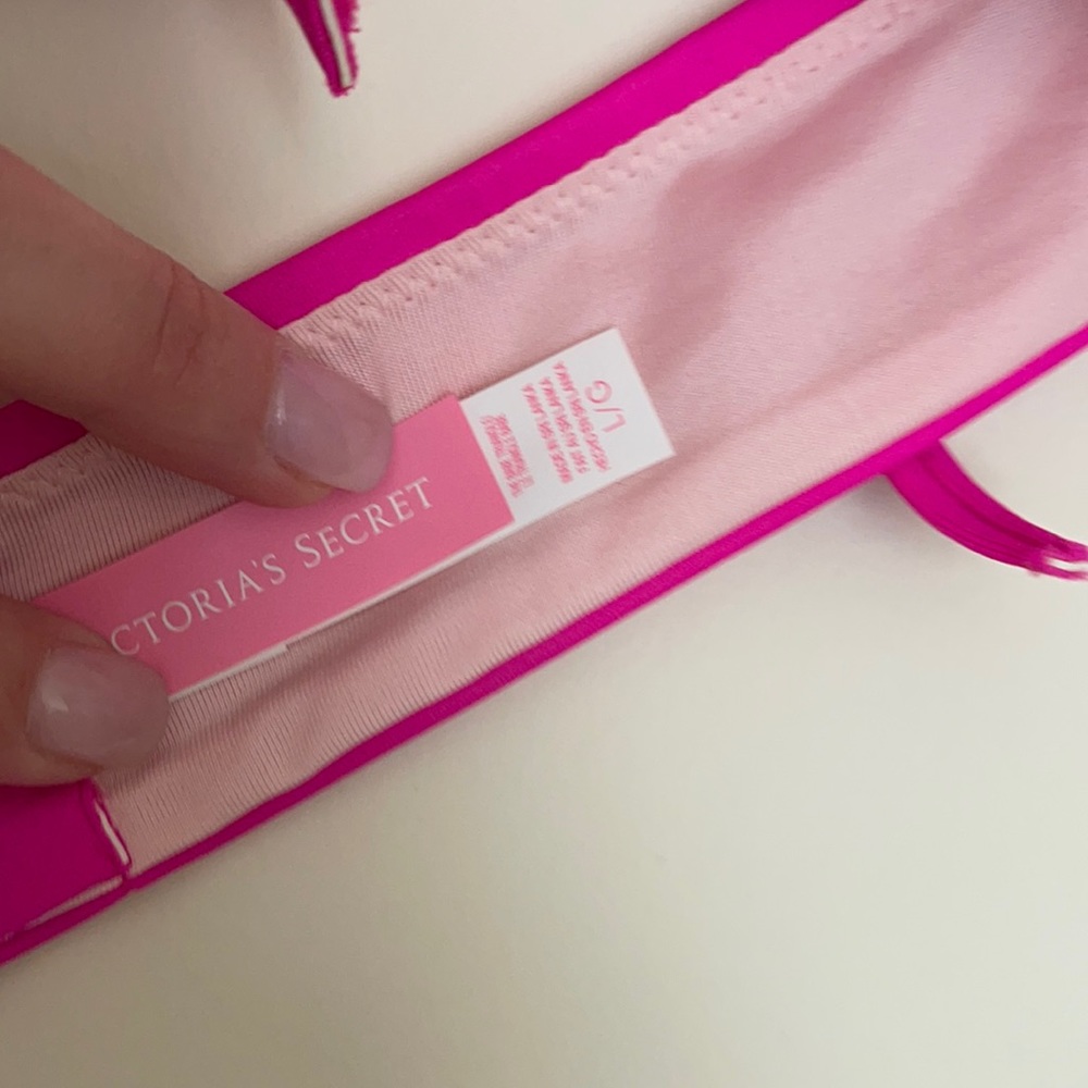 Victoria’s Secret swim suit. - Picture 7 of 8